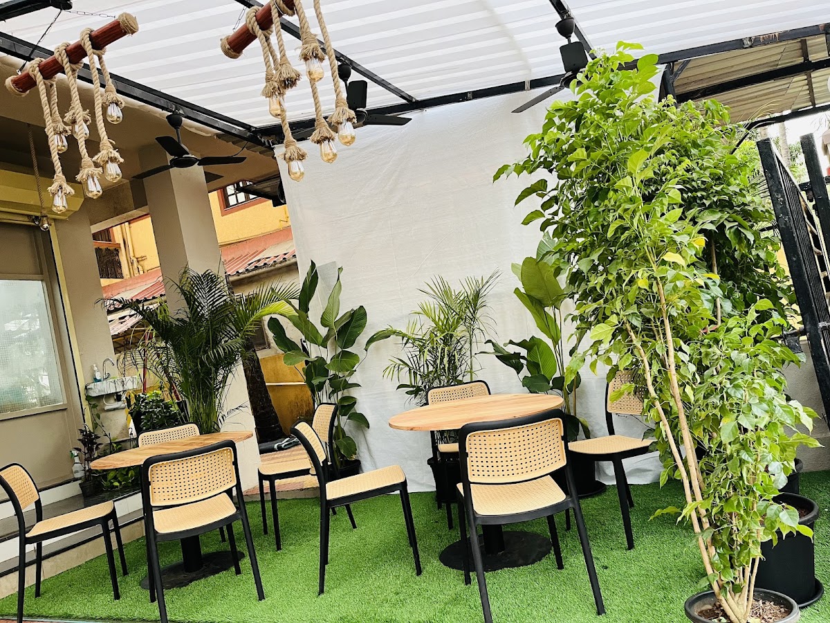 Juicy Bites Cafe - 7