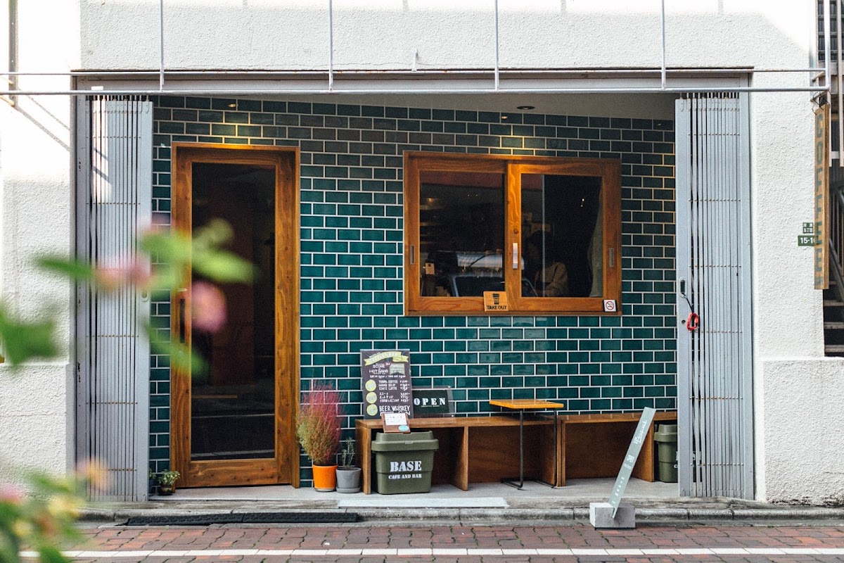 BASE cafe＆bar 綾瀬
