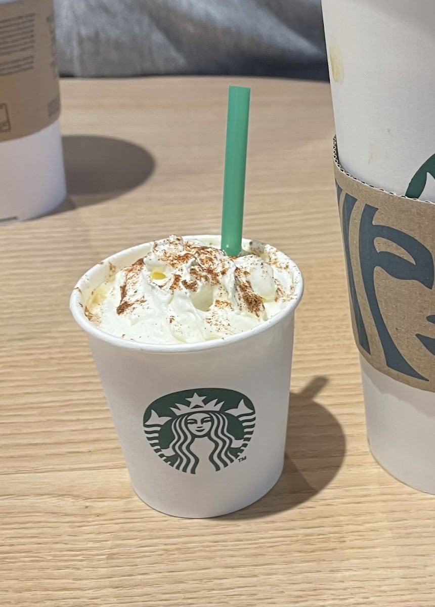 Starbucks, L/S, LTN Airport