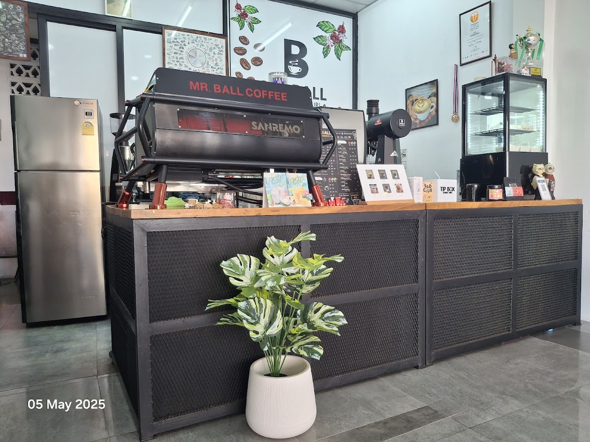 Mr.Ball Coffee Singburi - 4