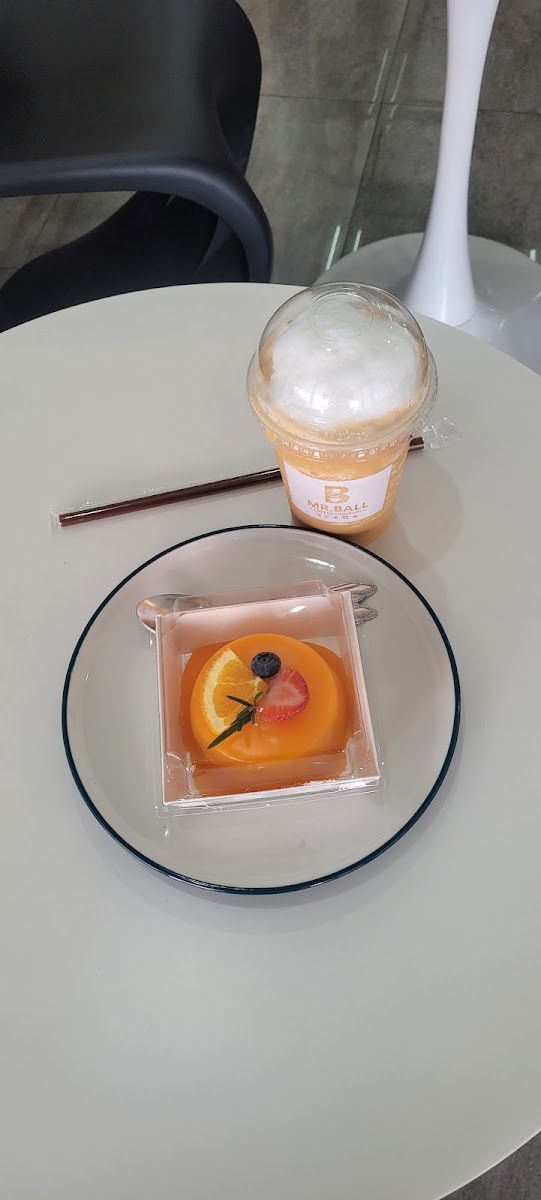 Mr.Ball Coffee Singburi - 8