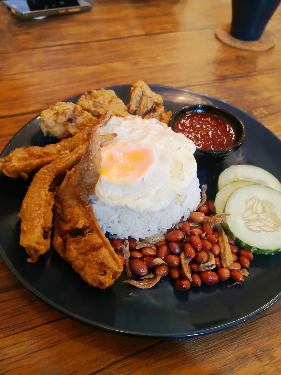 KA.SUT Cafe & Bistro - 10