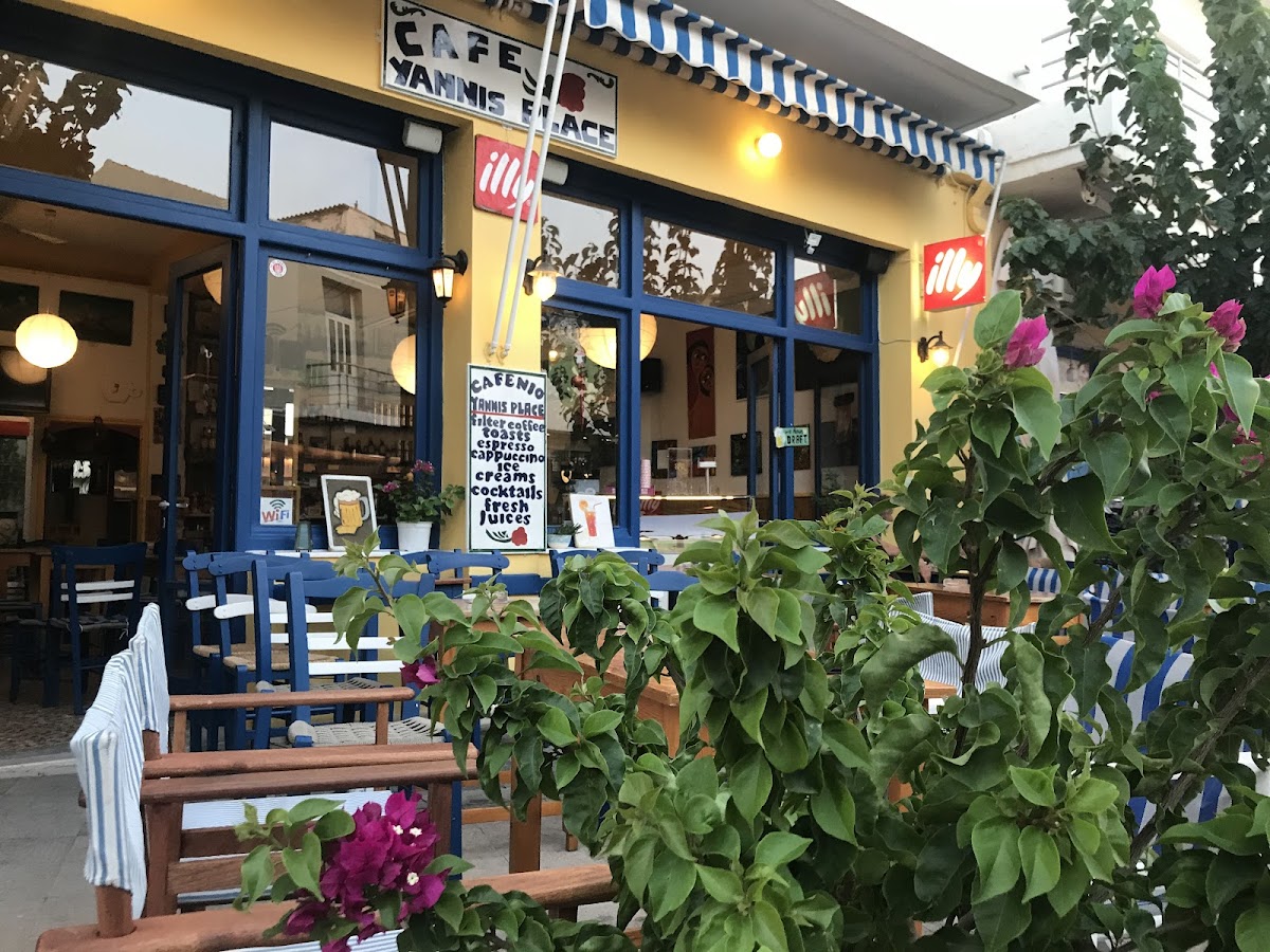 Cafe Yannis place