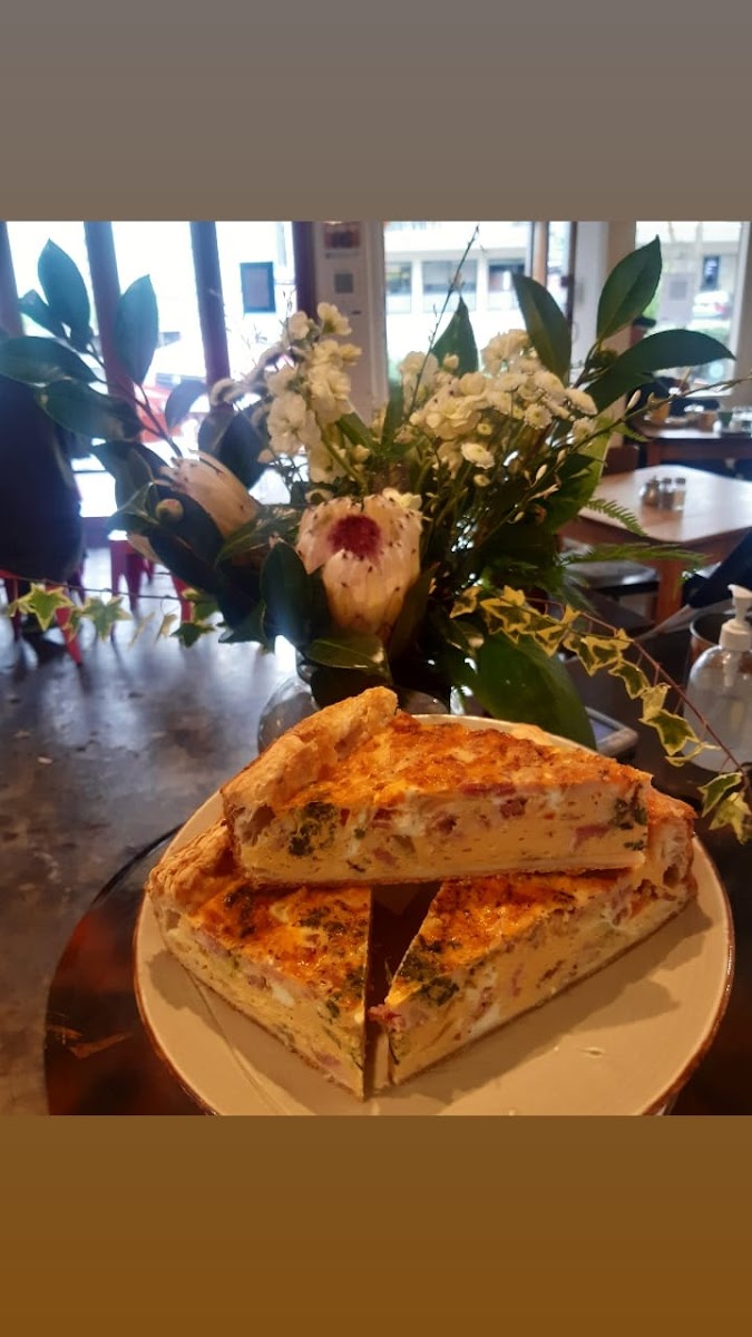 The Perching Parrot Cafe - 7