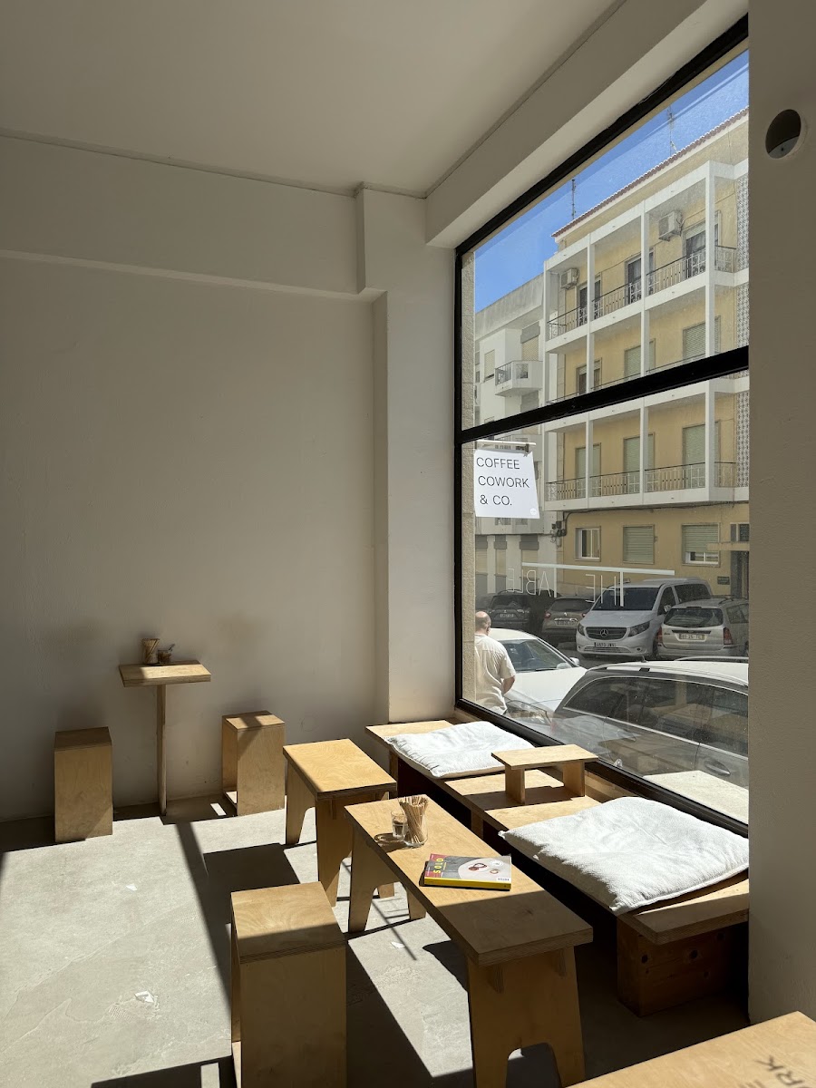 THE TABLE - COFFEE COWORK & CO.