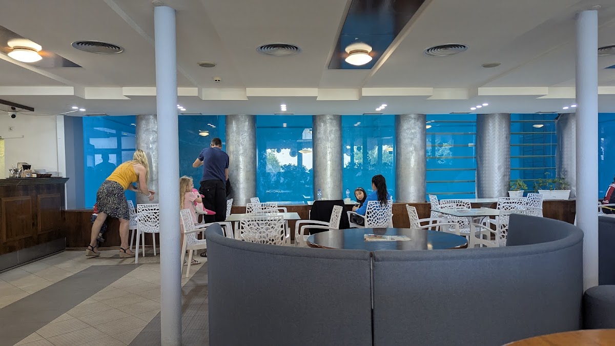 Kafe-Sladkarnitsa Delfin