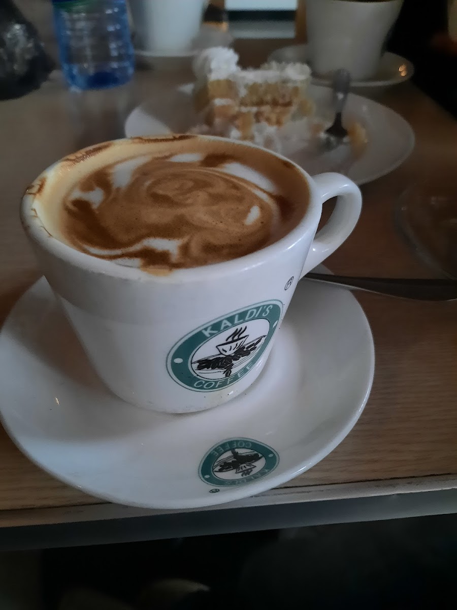 Kaldis Coffee Sarbet Branch | ካልዲስ ኮፊ ሳርቤት ቅርጫፍ - 10