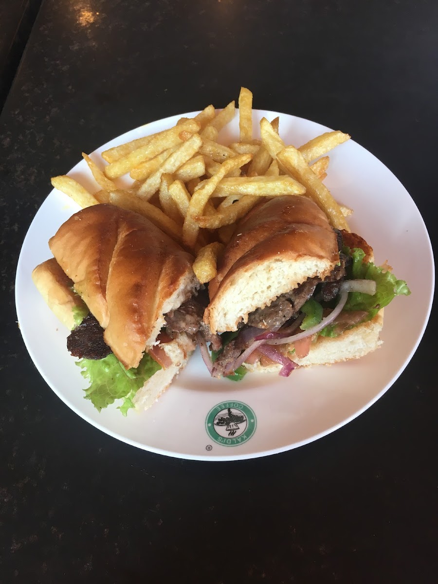 Kaldis Coffee Sarbet Branch | ካልዲስ ኮፊ ሳርቤት ቅርጫፍ - 2