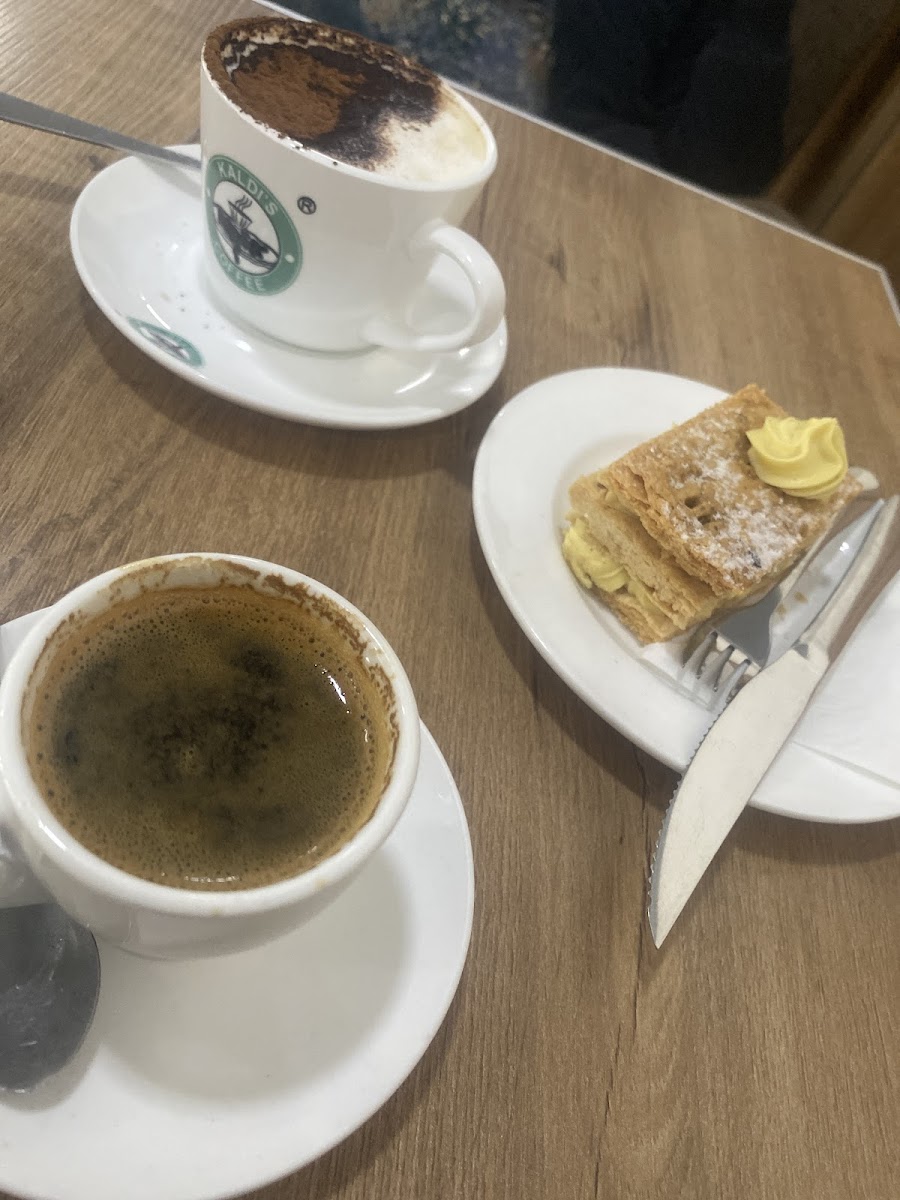 Kaldis Coffee Sarbet Branch | ካልዲስ ኮፊ ሳርቤት ቅርጫፍ - 3