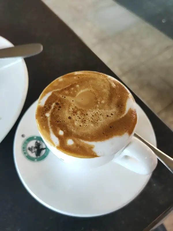 Kaldis Coffee Sarbet Branch | ካልዲስ ኮፊ ሳርቤት ቅርጫፍ - 8