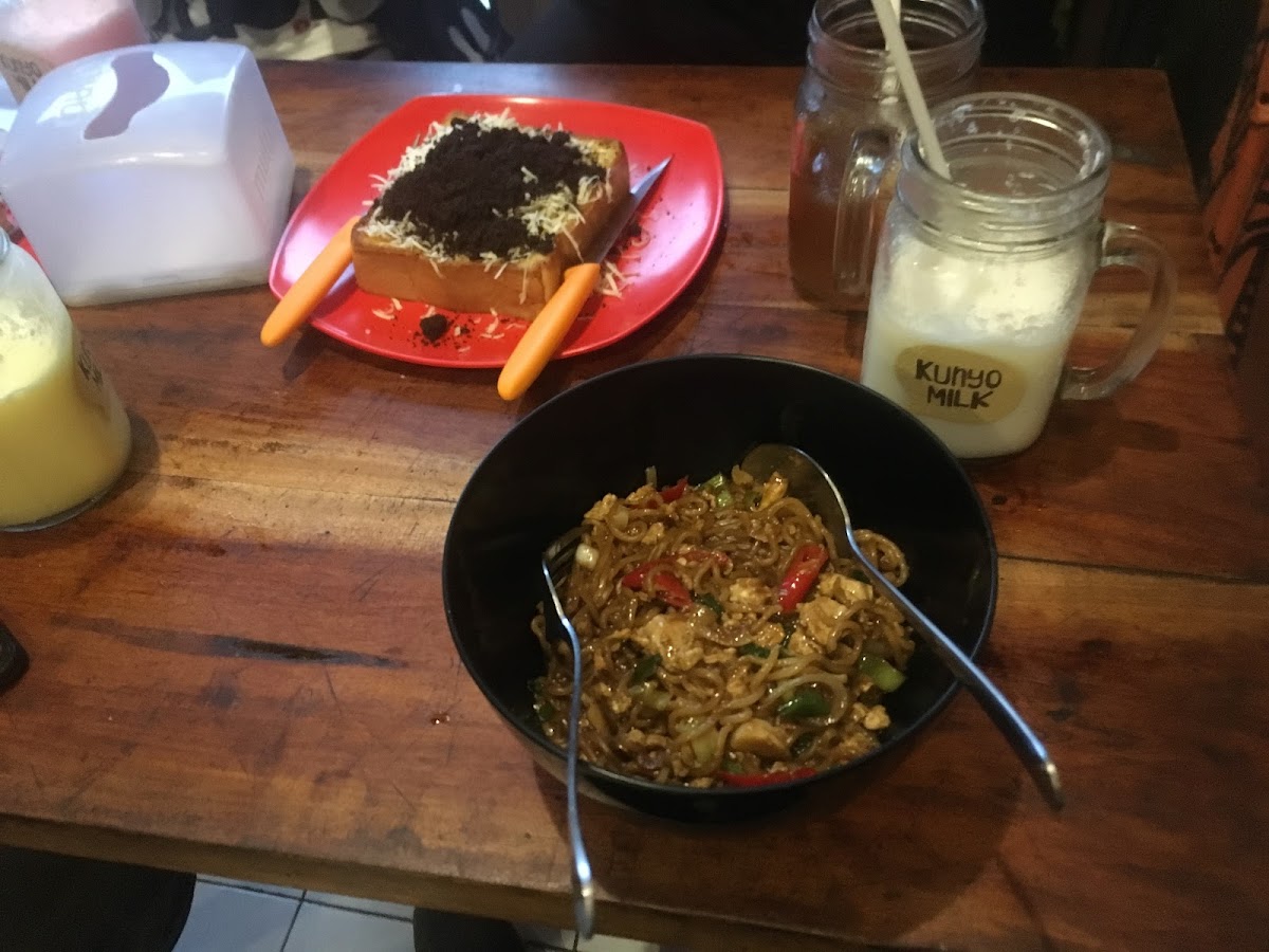 Kunyo Milk Cafe - 8