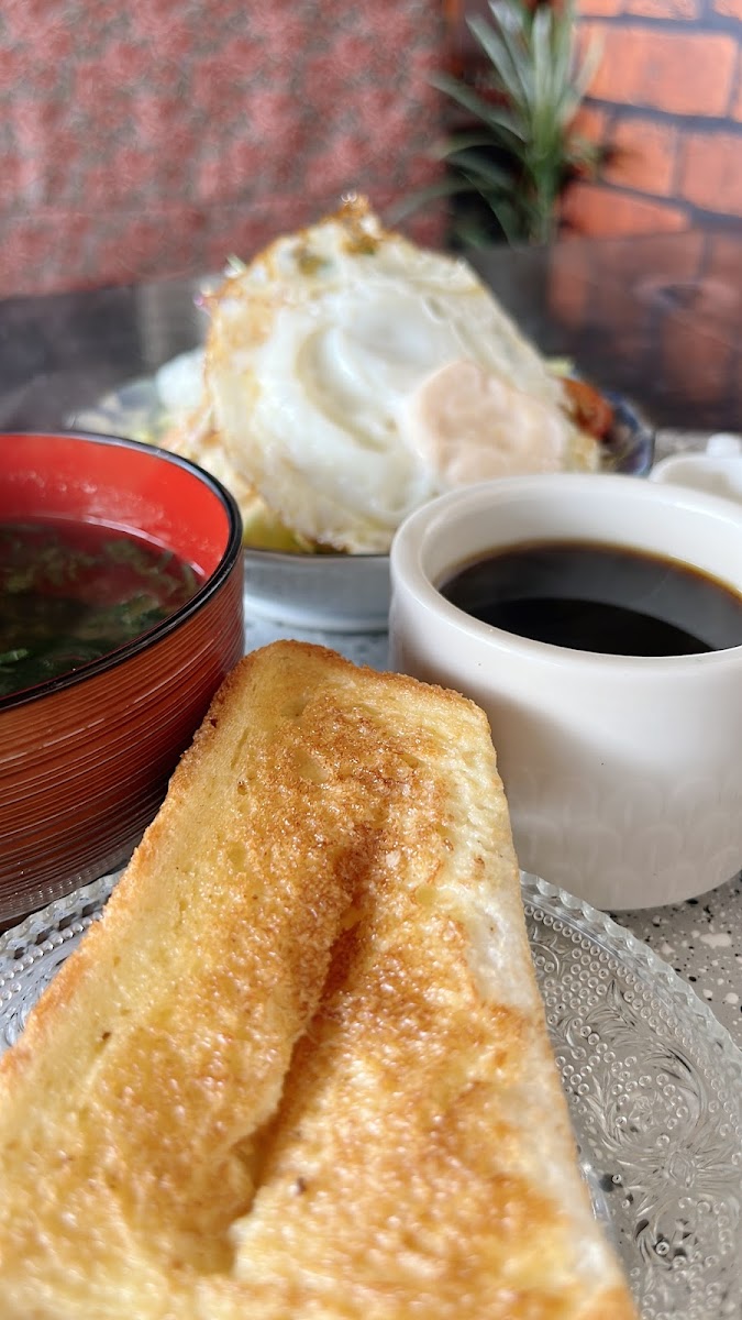 Tomoshibi Antiques & Coffee - 4