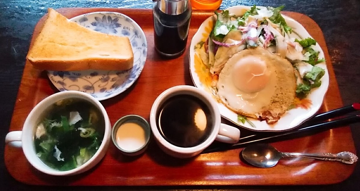 Tomoshibi Antiques & Coffee - 6