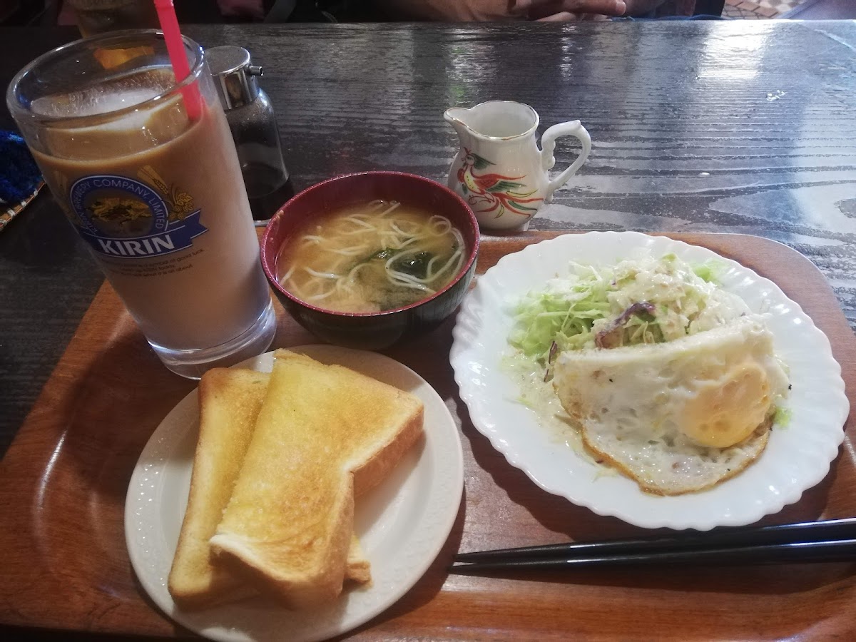 Tomoshibi Antiques & Coffee - 7