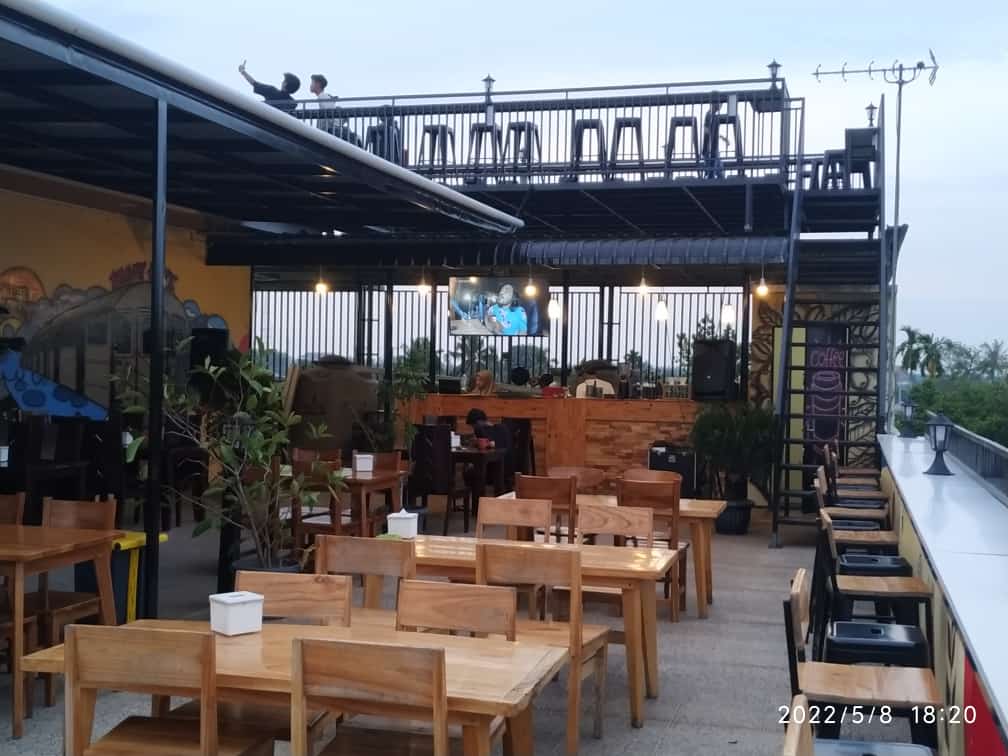 Smart Cafe, Gym & Karaoke