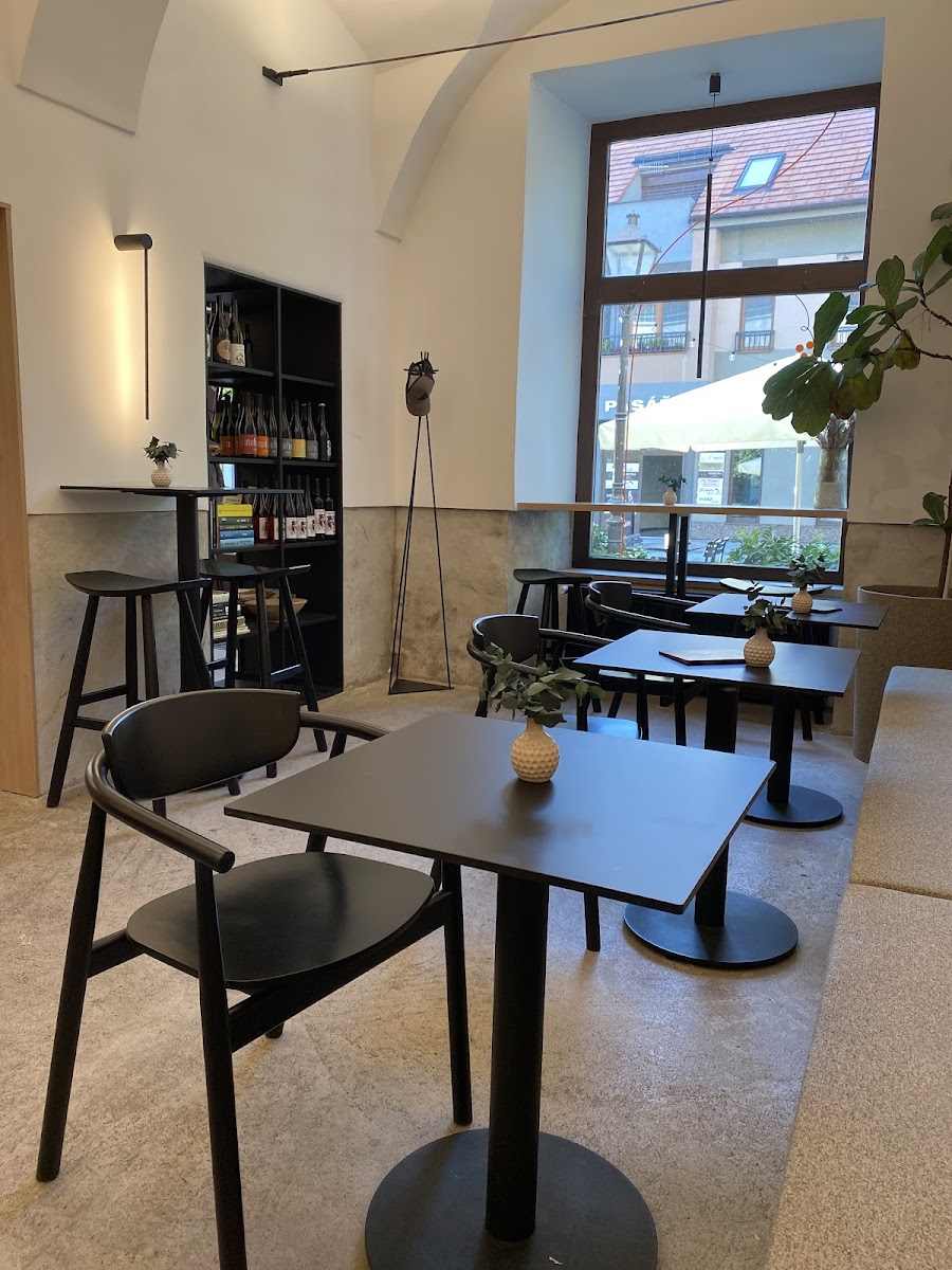 Kavino - Tvoja vináreň / kaviareň v Trnave