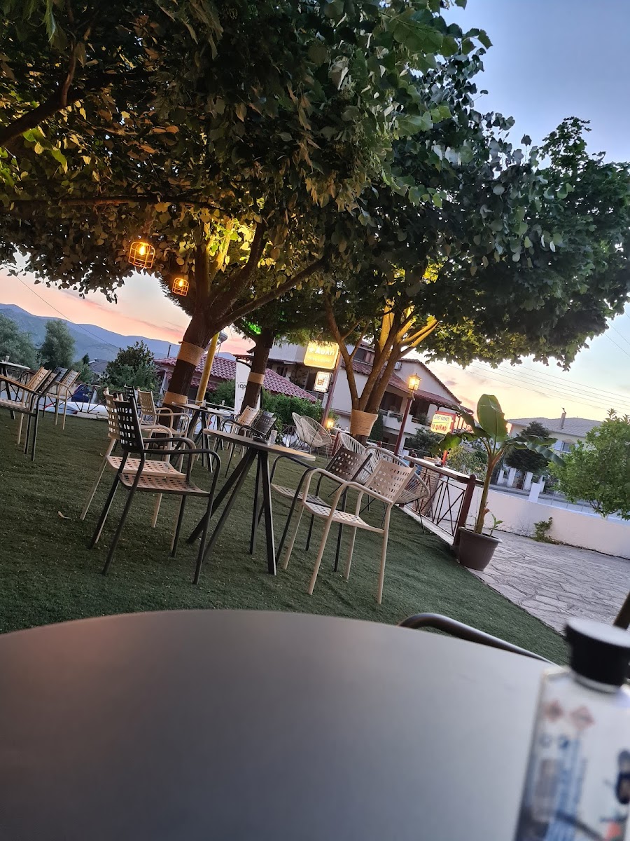 Αυλή Coffee & Drinks