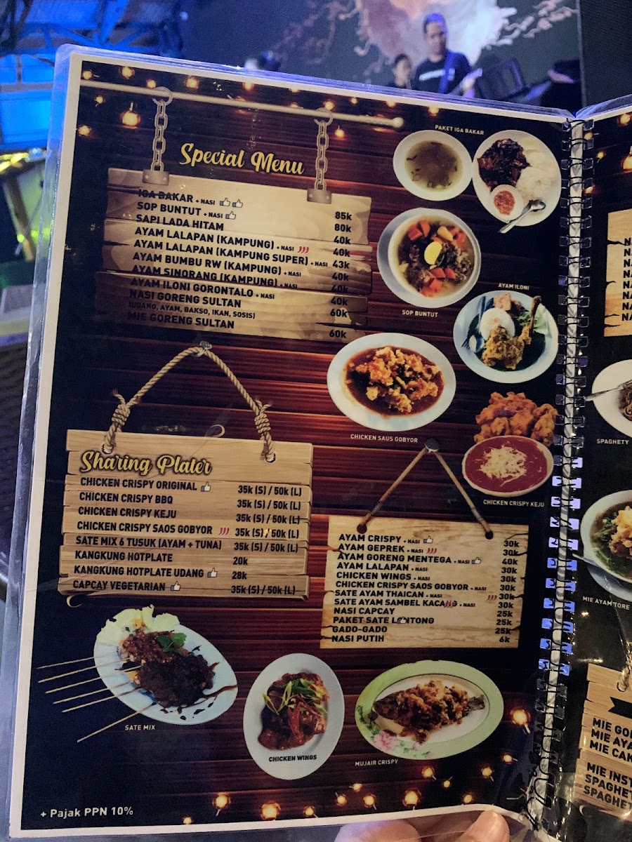 Strawberry Cafe & Resto - 8