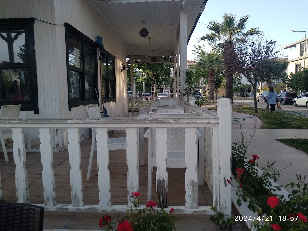 Beyaz Cafe (Menderes Belediyesi)