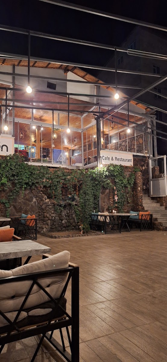 GARDEN CAFE & RESTAURANT