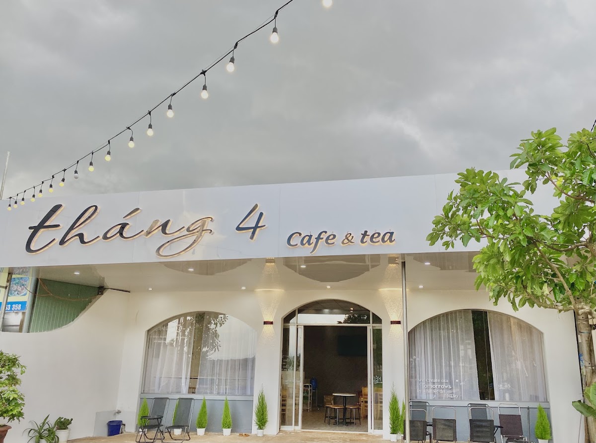 Tháng 4 cafe