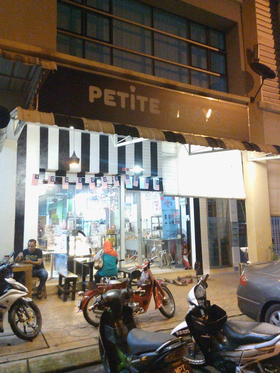 Petite Shay's Cafe & Cakes