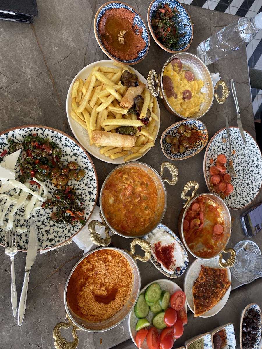 BEYAZ KONAK CAFE PATISSERIE