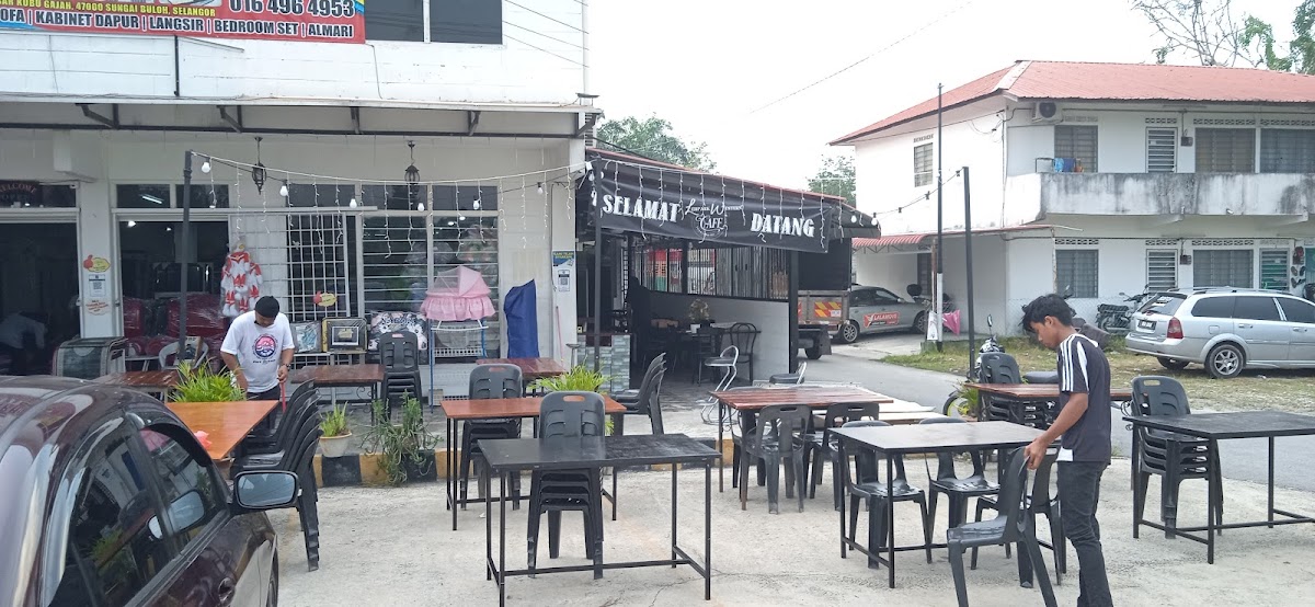 Atiqah Cafe no phone owner apa? - 2