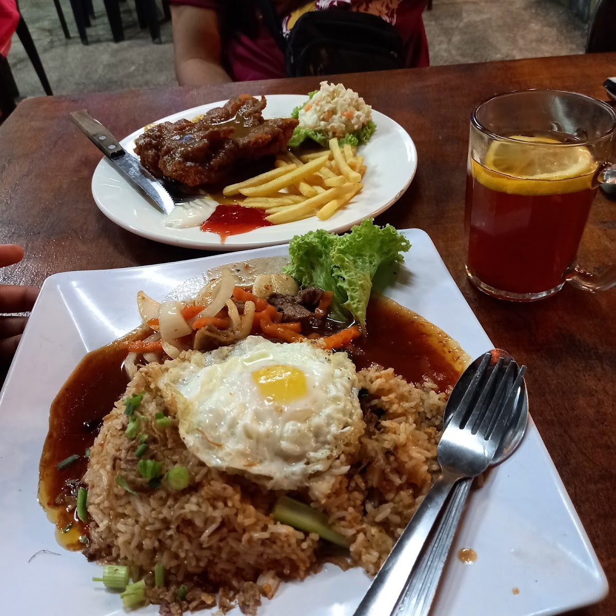 Atiqah Cafe no phone owner apa? - 4