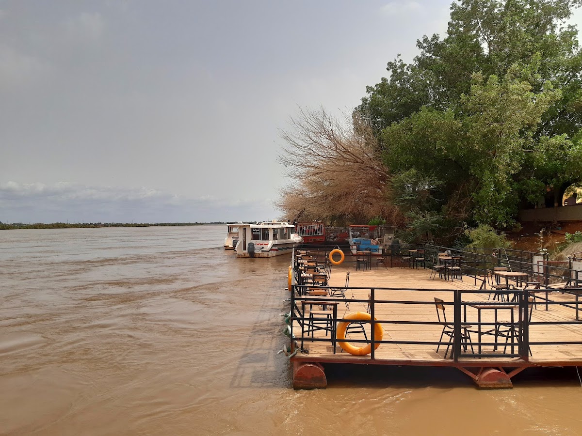 The Square Café and Restaurant - 4