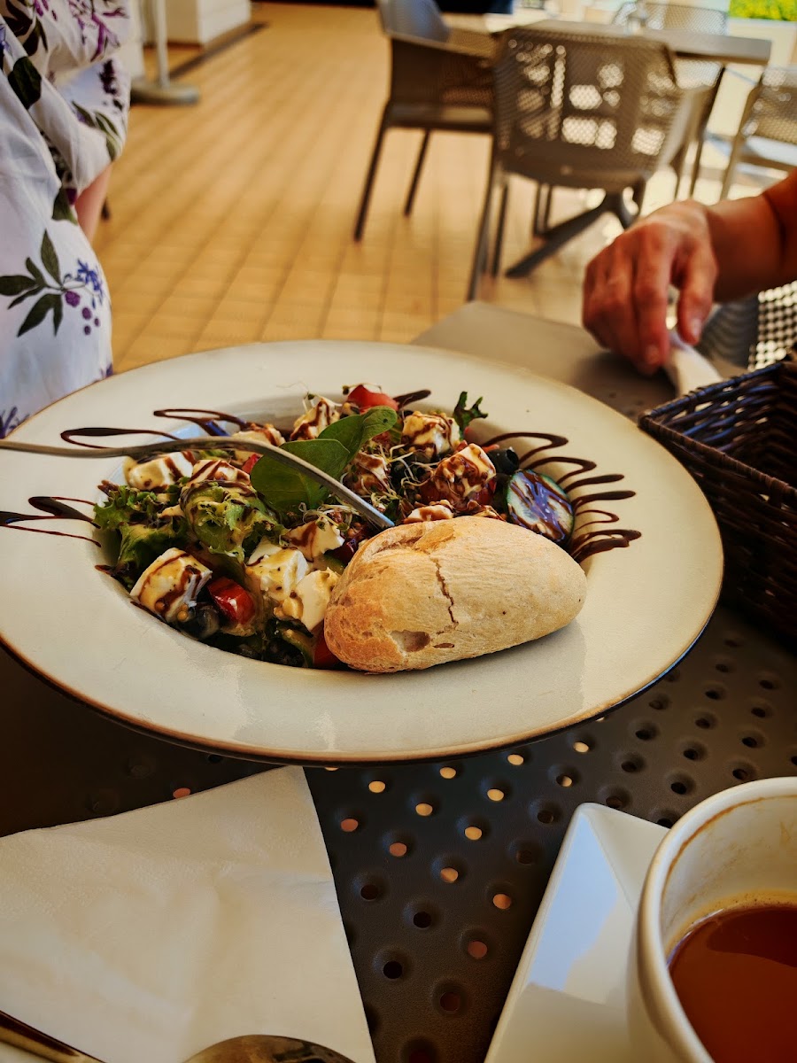 Motylarnia Cafe & Sushi Pałacowa Kawiarnia - 5