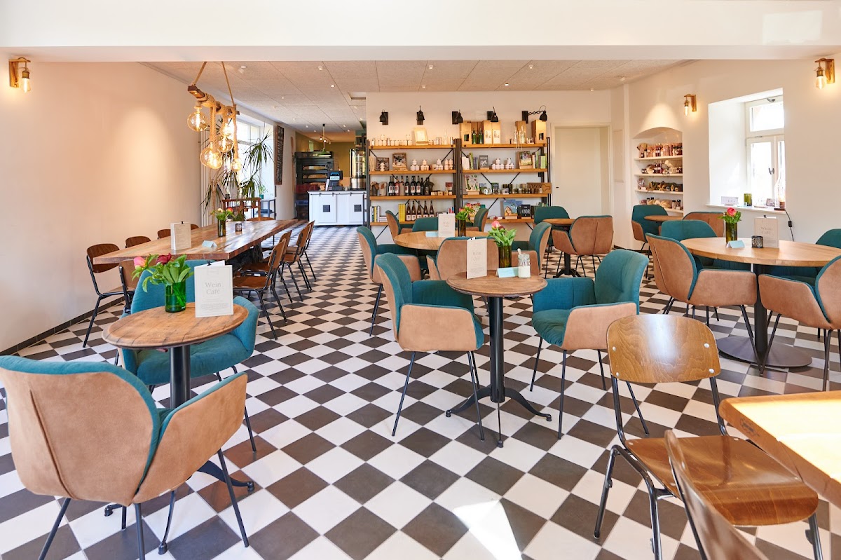 Adlerhof WeinCafé - Laden - Seminare - Events - Raumvermietung - Garten