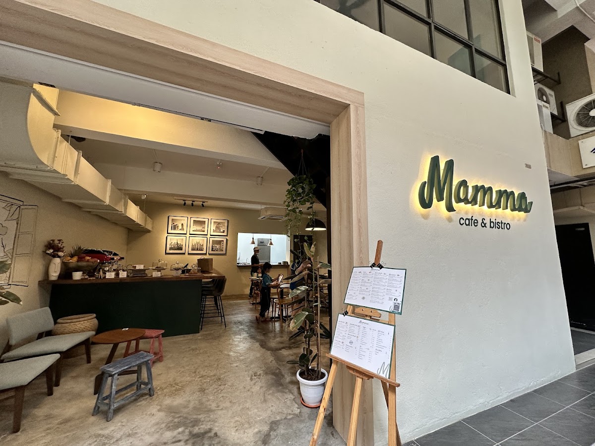 Mamma Cafe & Bistro