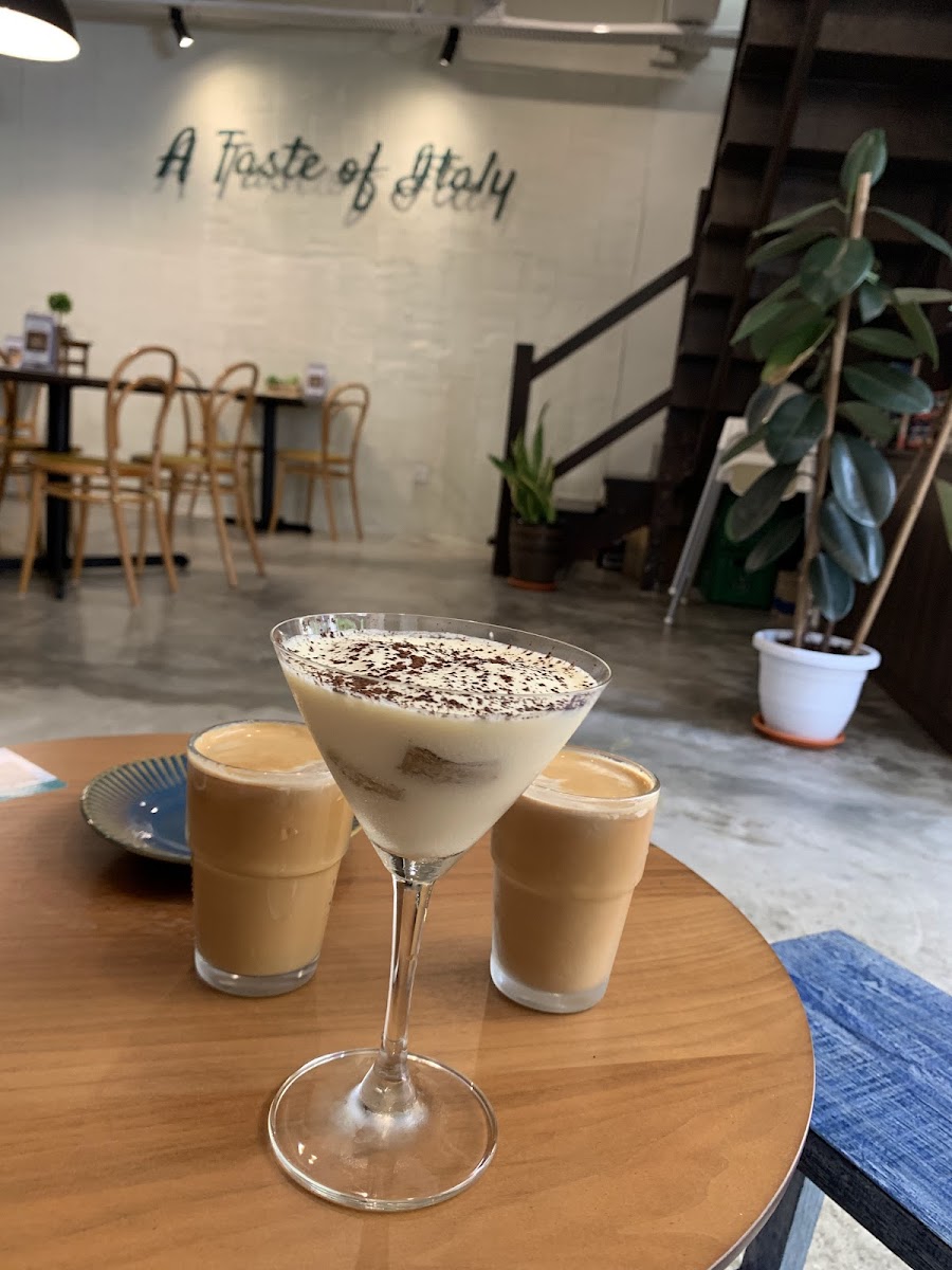 Mamma Cafe & Bistro - 3