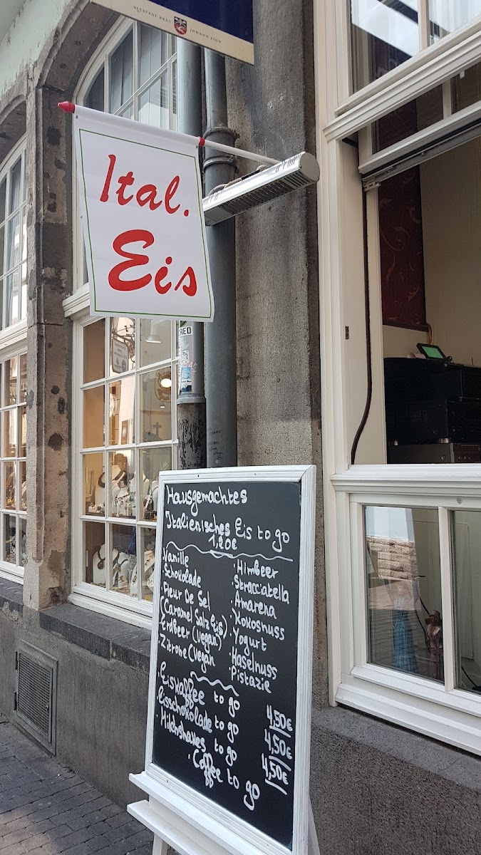 Suß & Salzig - Cafe Eisdiele Deli - 3