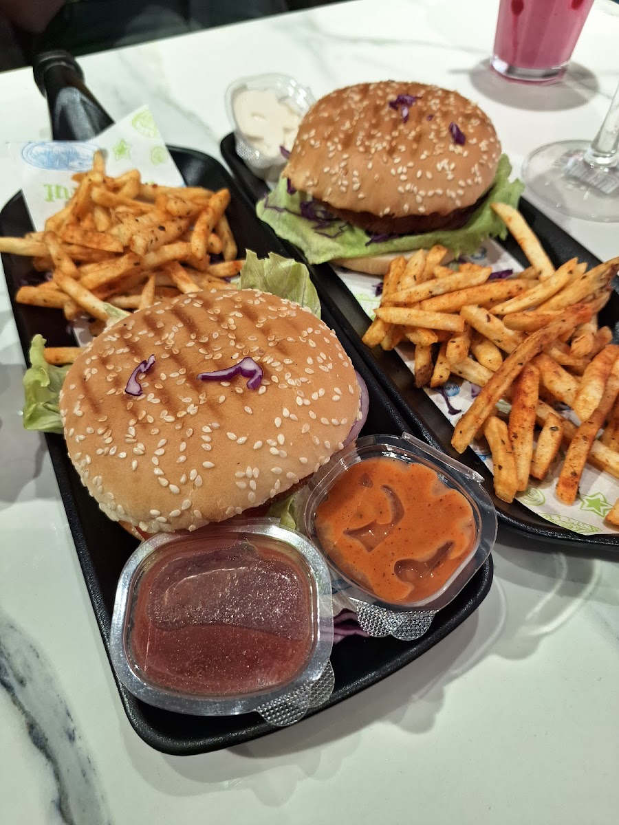 J’s Mozzarlic Cafe - 3