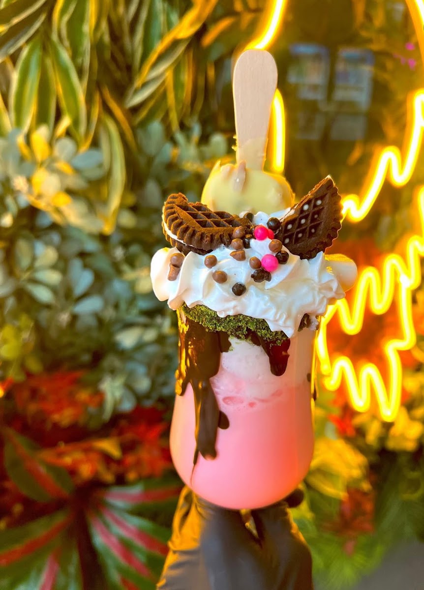 Gold Bistro Cafe Restaurant - 3