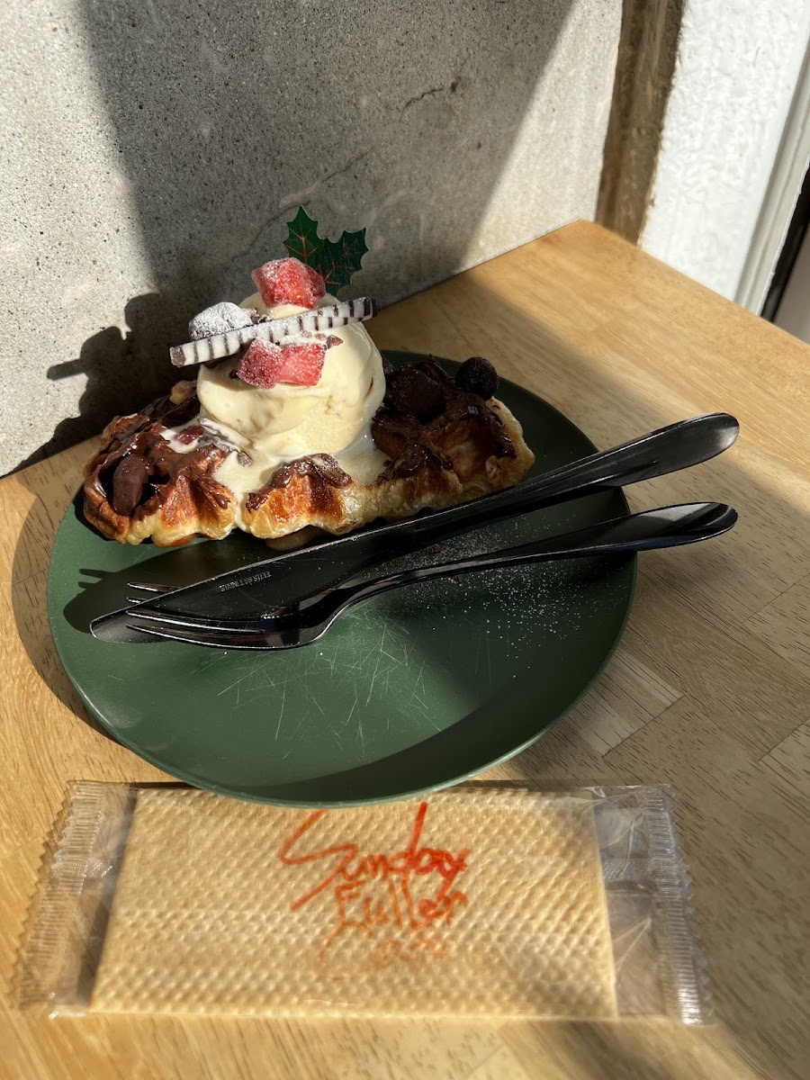 SUNDAY FULLER CAFE - 8