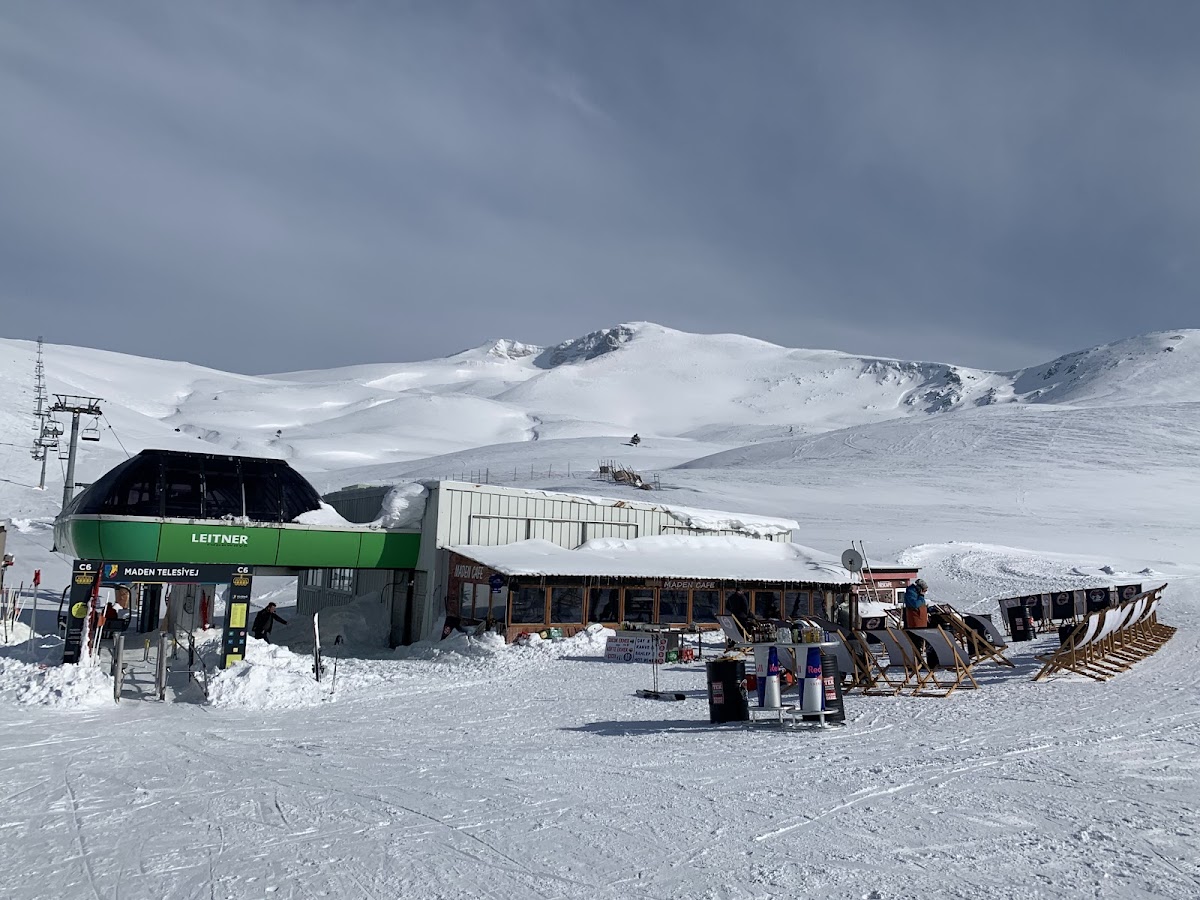 Volfram Cafe & Restaurant