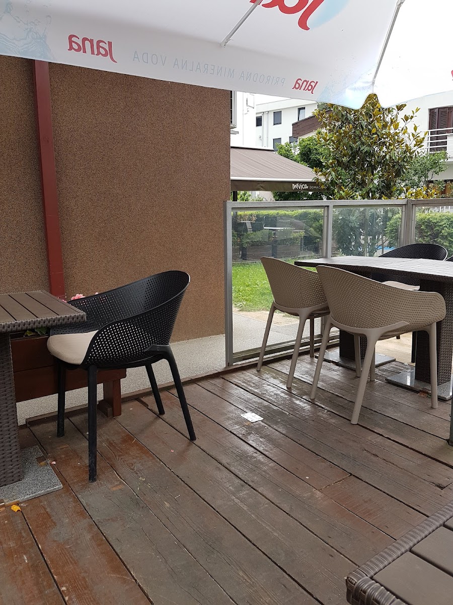 Cafe bar Medovac - 6