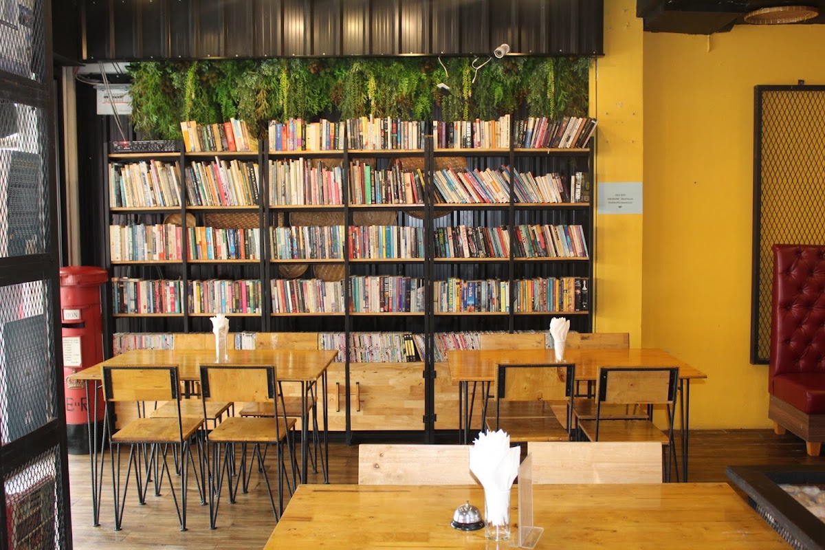 The Readers cafe and rooms - 6