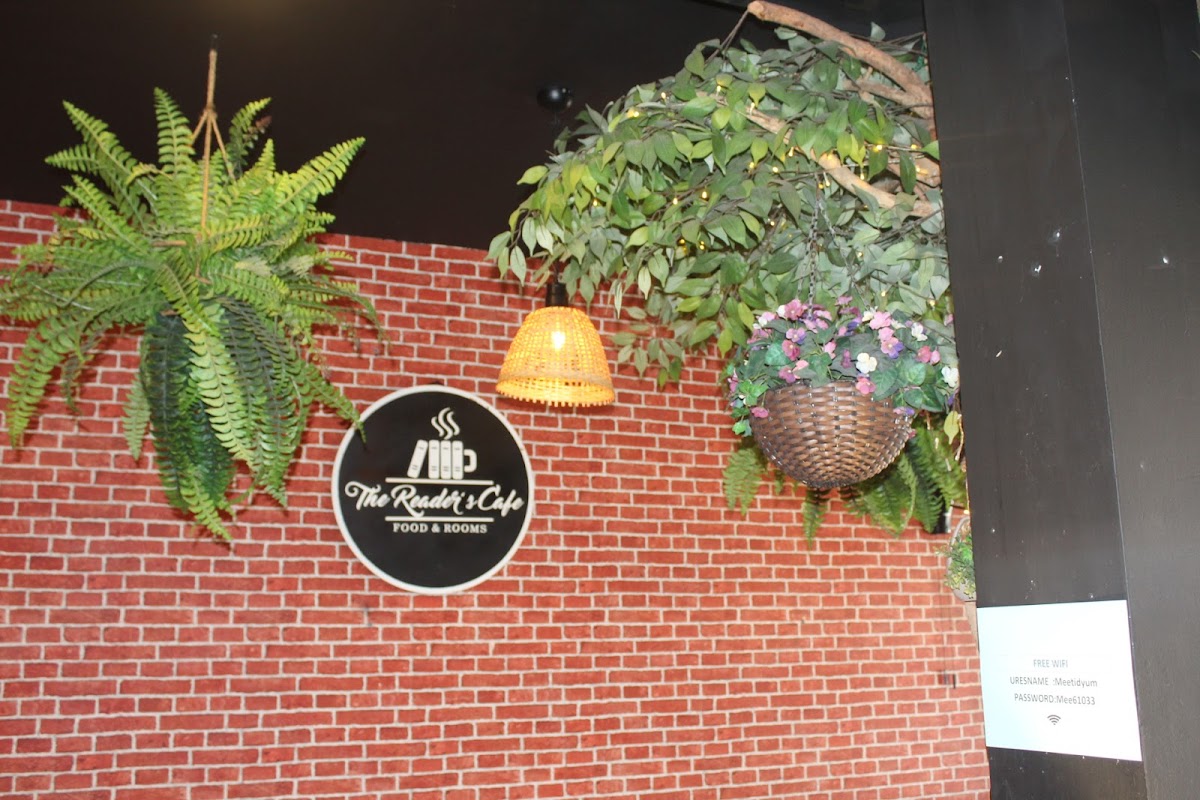 The Readers cafe and rooms - 9