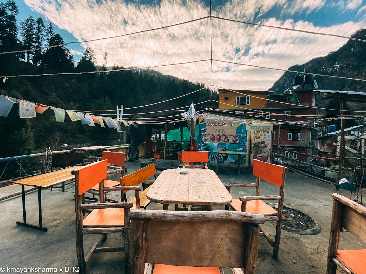 Woods N Foods Rooftop Cafe