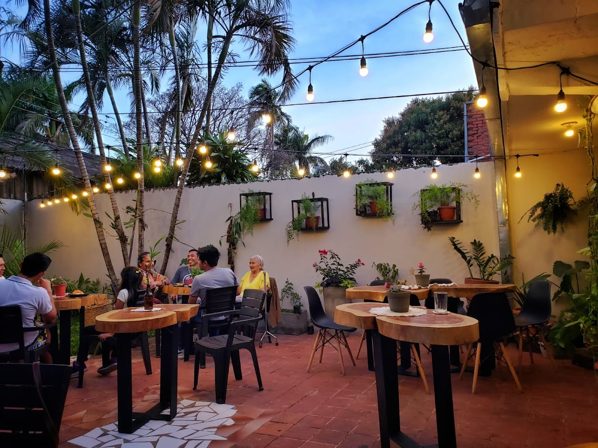 Chachacha café patio