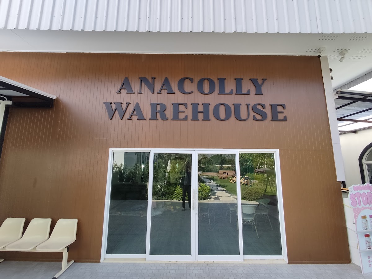 Anacolly Cafe’ & Bistro