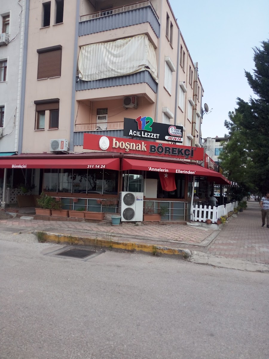 Boşnak Börekçi Annelerin Elinden Cafe
