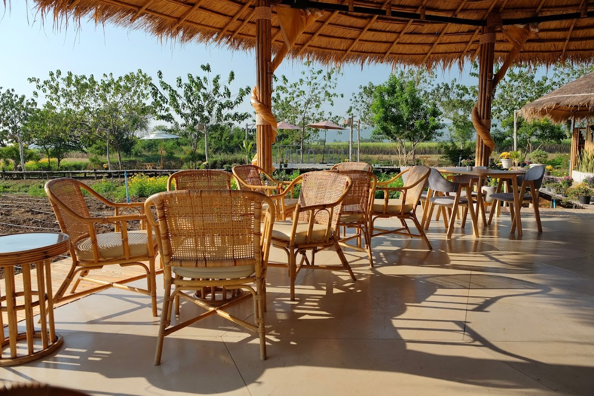 Chidlom Chomfai Cafe