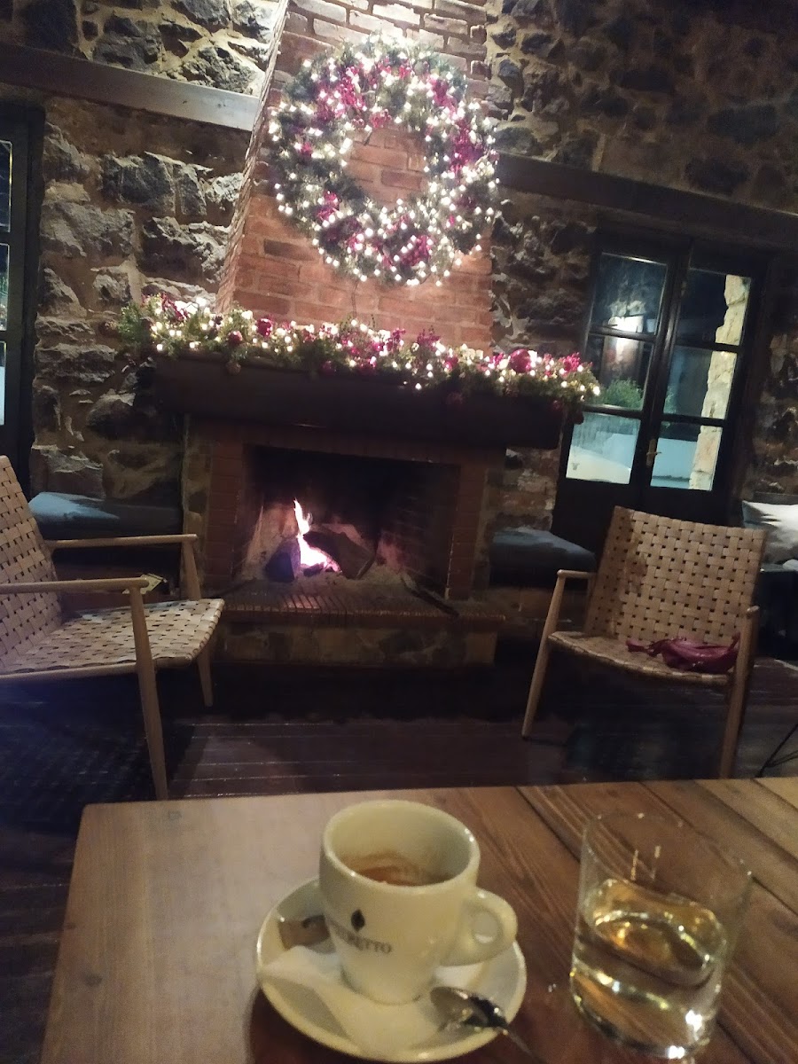 Paralos Coffee & Cocktail Bar - 3