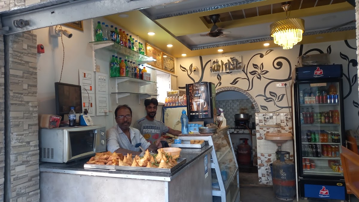 Ahmed Cafe & Shannu Pan Shop - 6