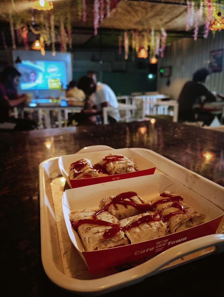 Cafe Town Restaurant - 8